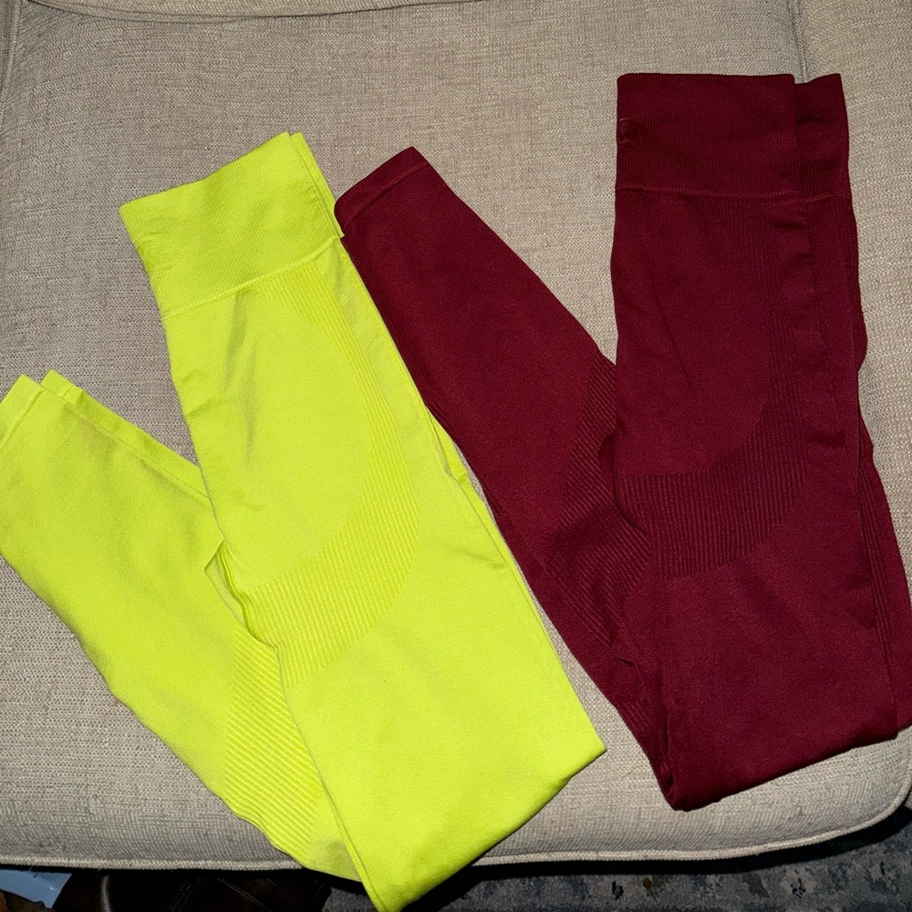2 Pairs of VS Pink Active Leggings - size XS